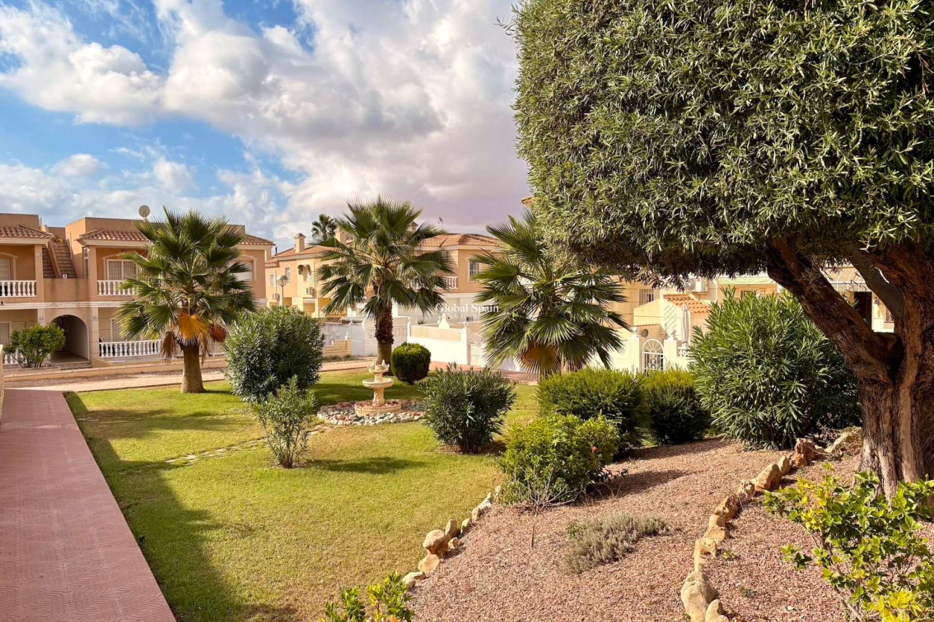 Venta - CASA -
ROJALES - Inland