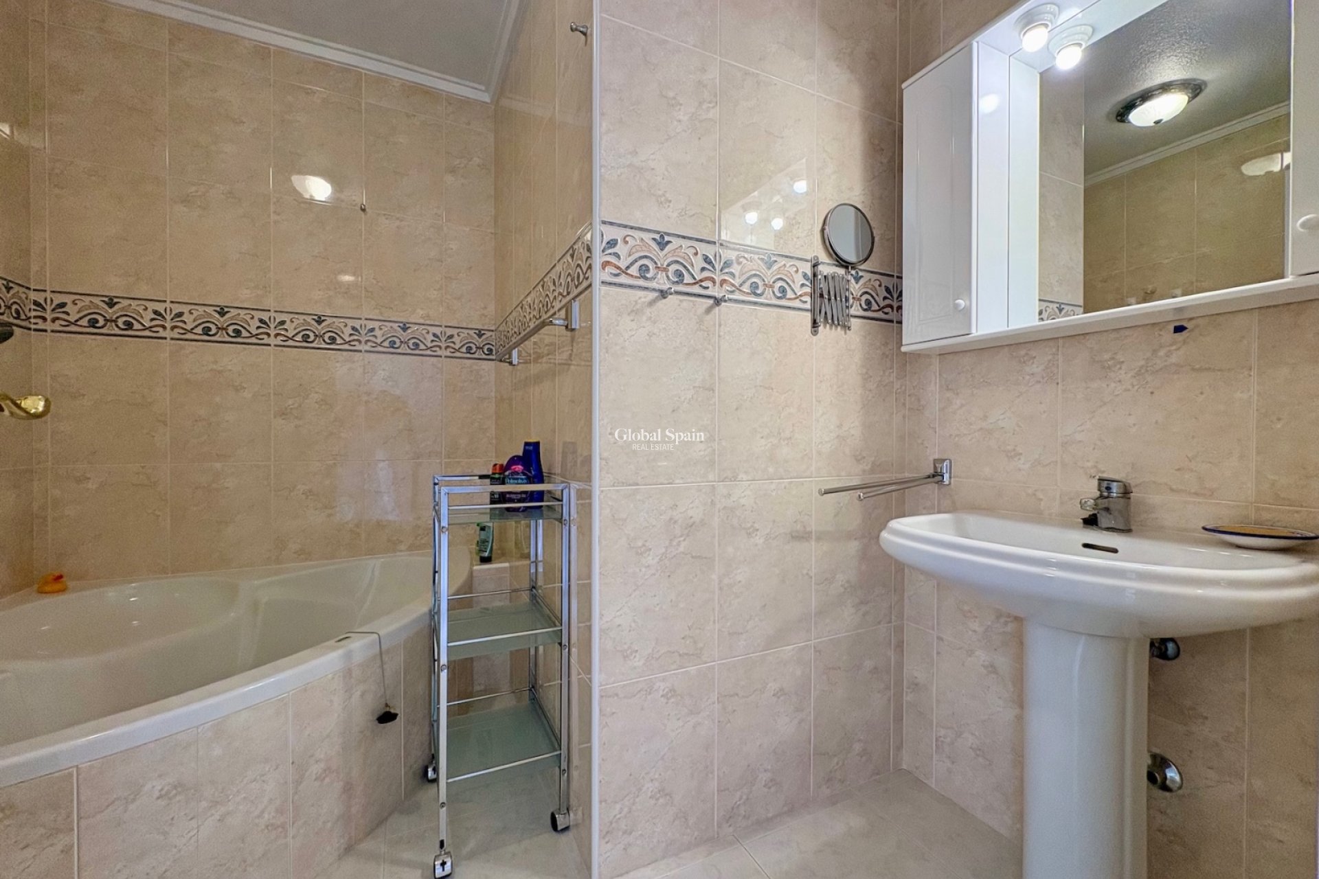 Venta - CASA -
ROJALES - Inland