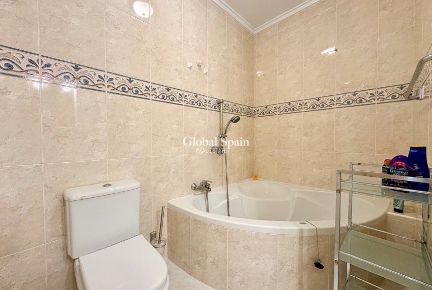 Venta - CASA -
ROJALES - Inland