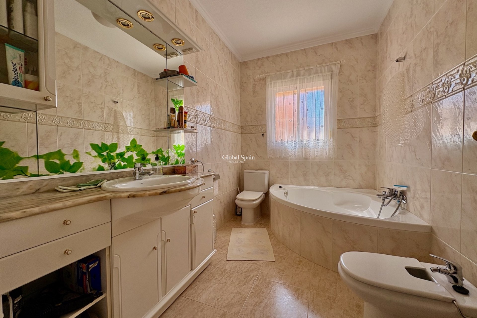 Venta - CASA -
ROJALES - Inland