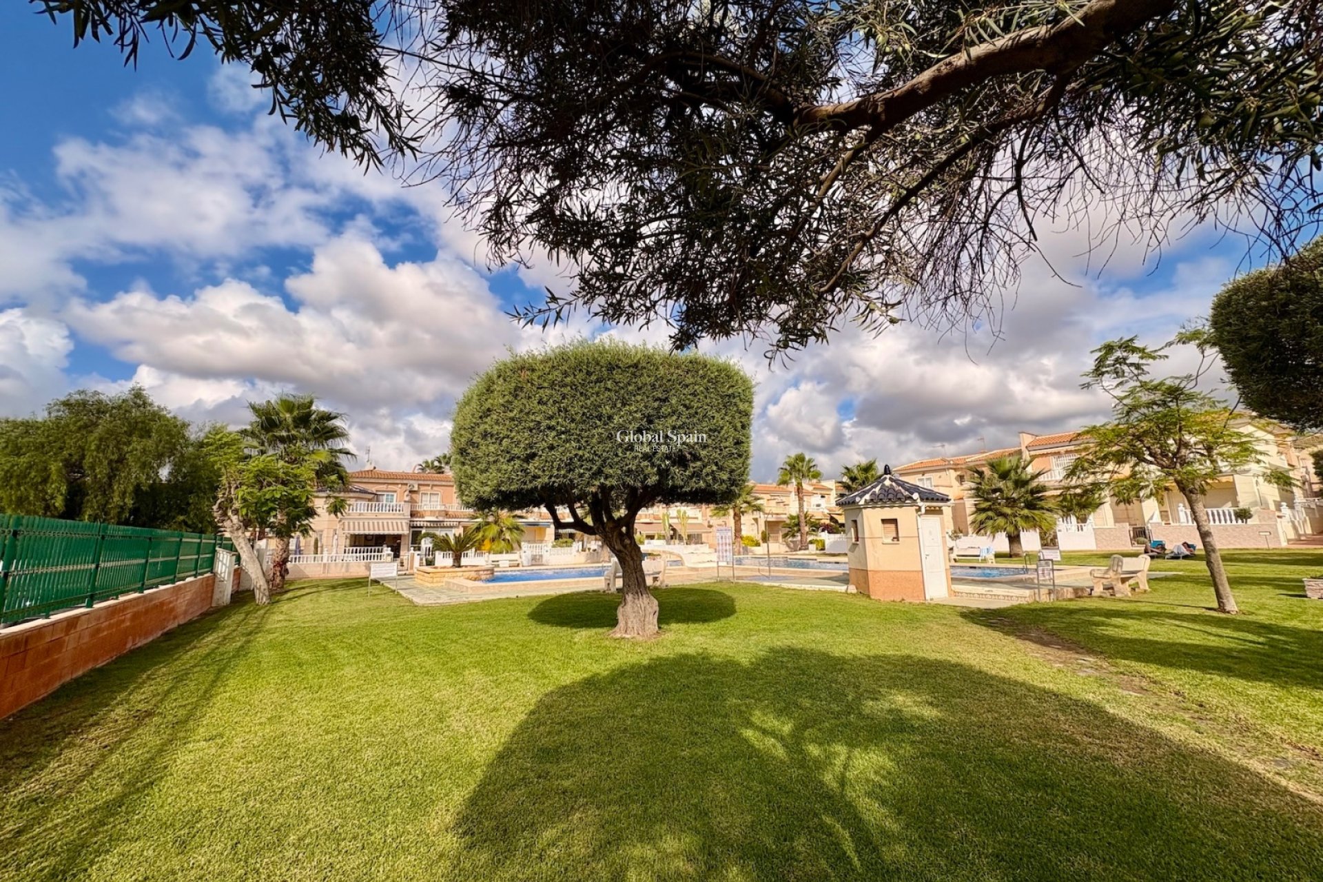 Venta - CASA -
ROJALES - Inland