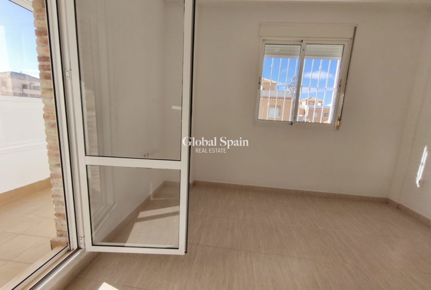 Venta - CASA -
ROJALES - Inland