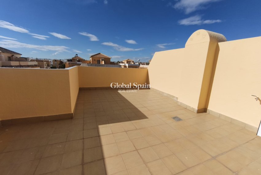 Venta - CASA -
ROJALES - Inland