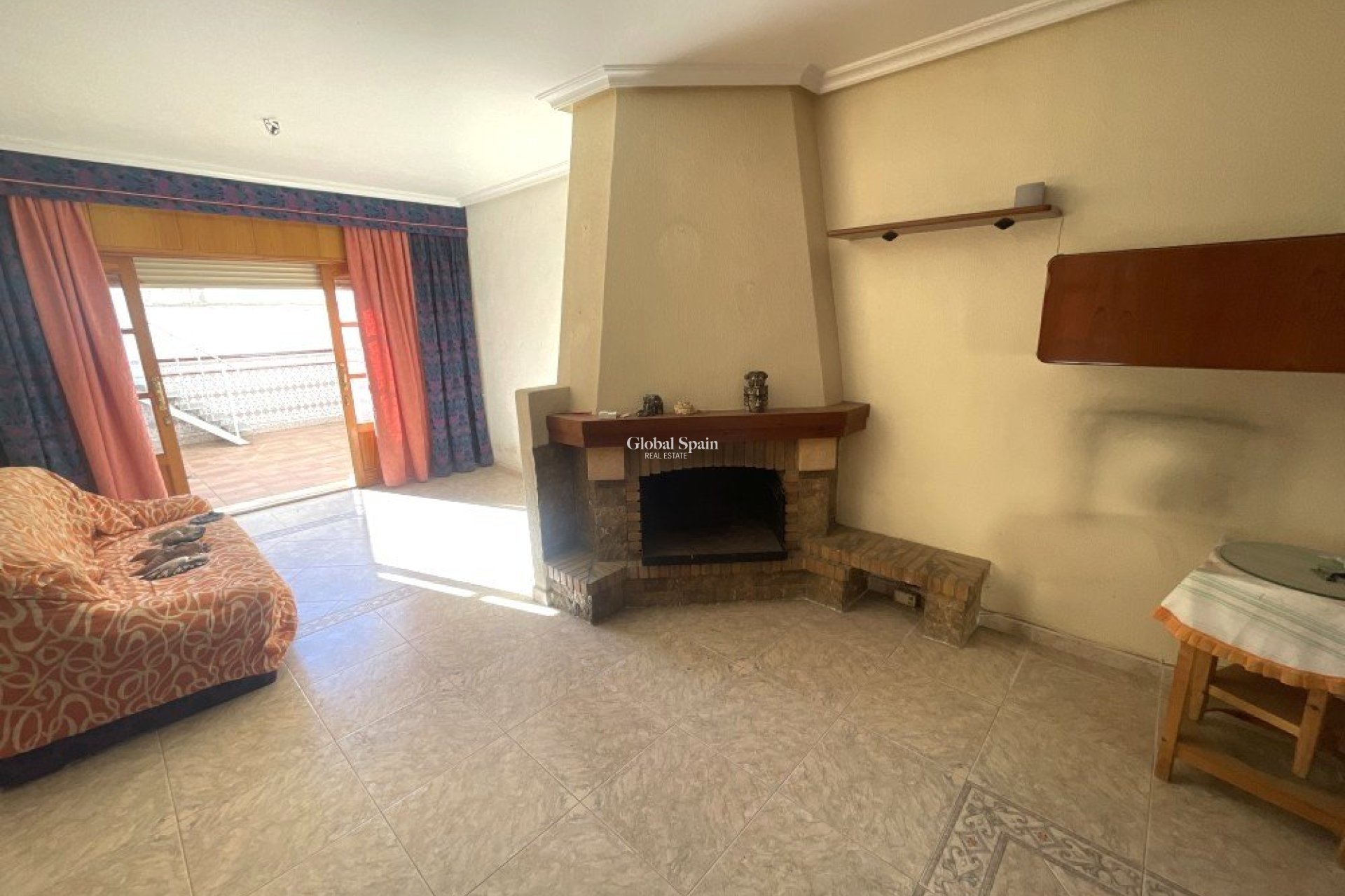 Venta - CASA -
ROJALES - Inland
