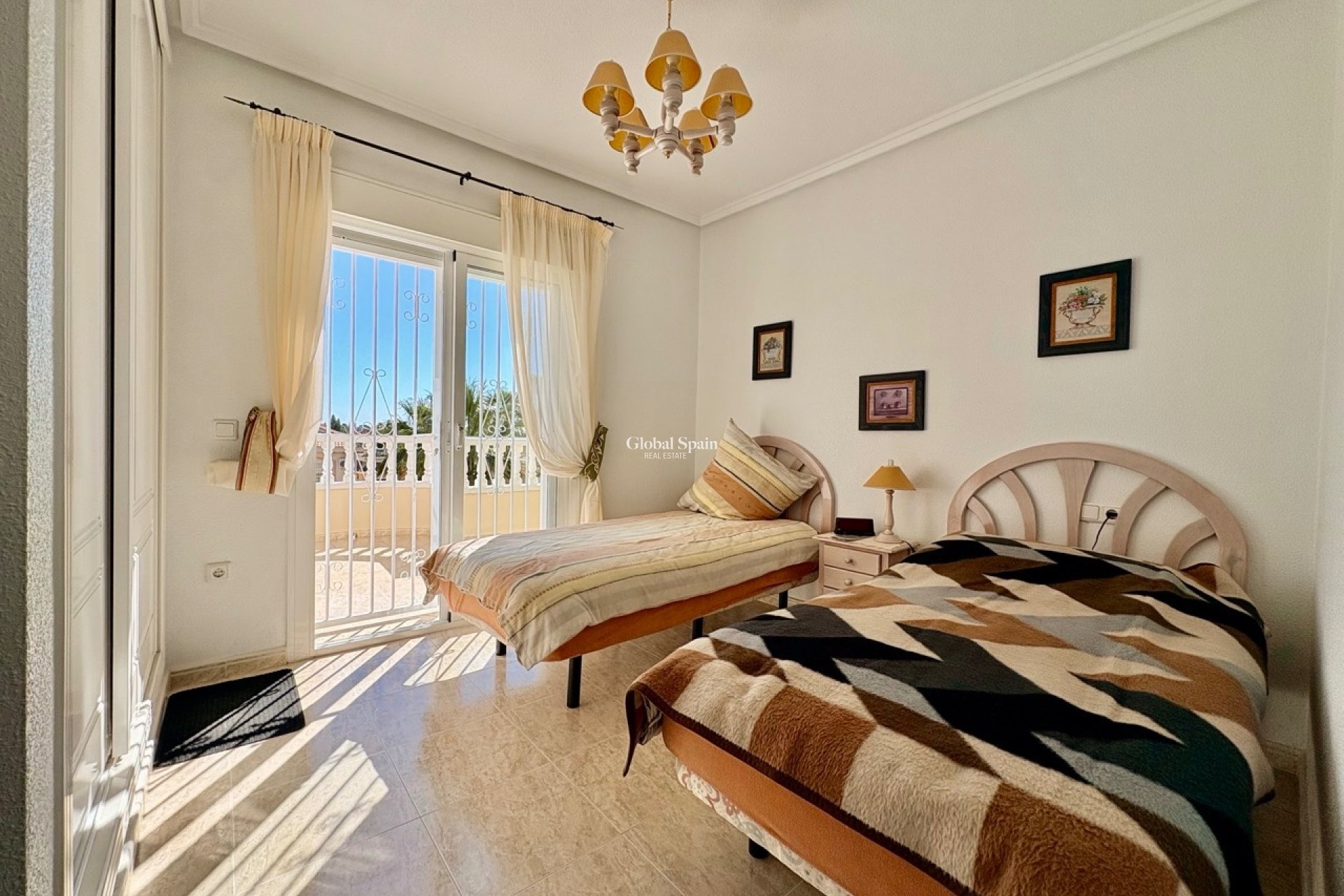 Venta - CASA -
ROJALES - Inland