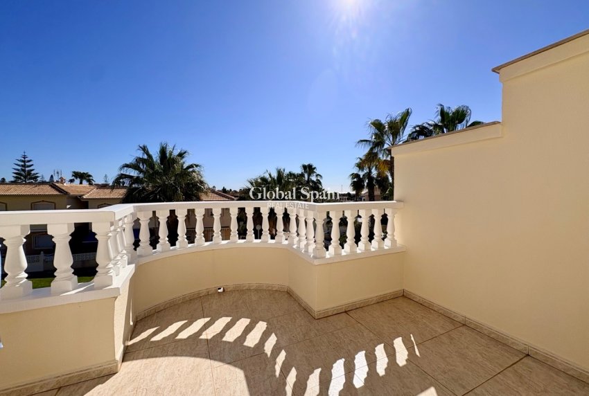 Venta - CASA -
ROJALES - Inland