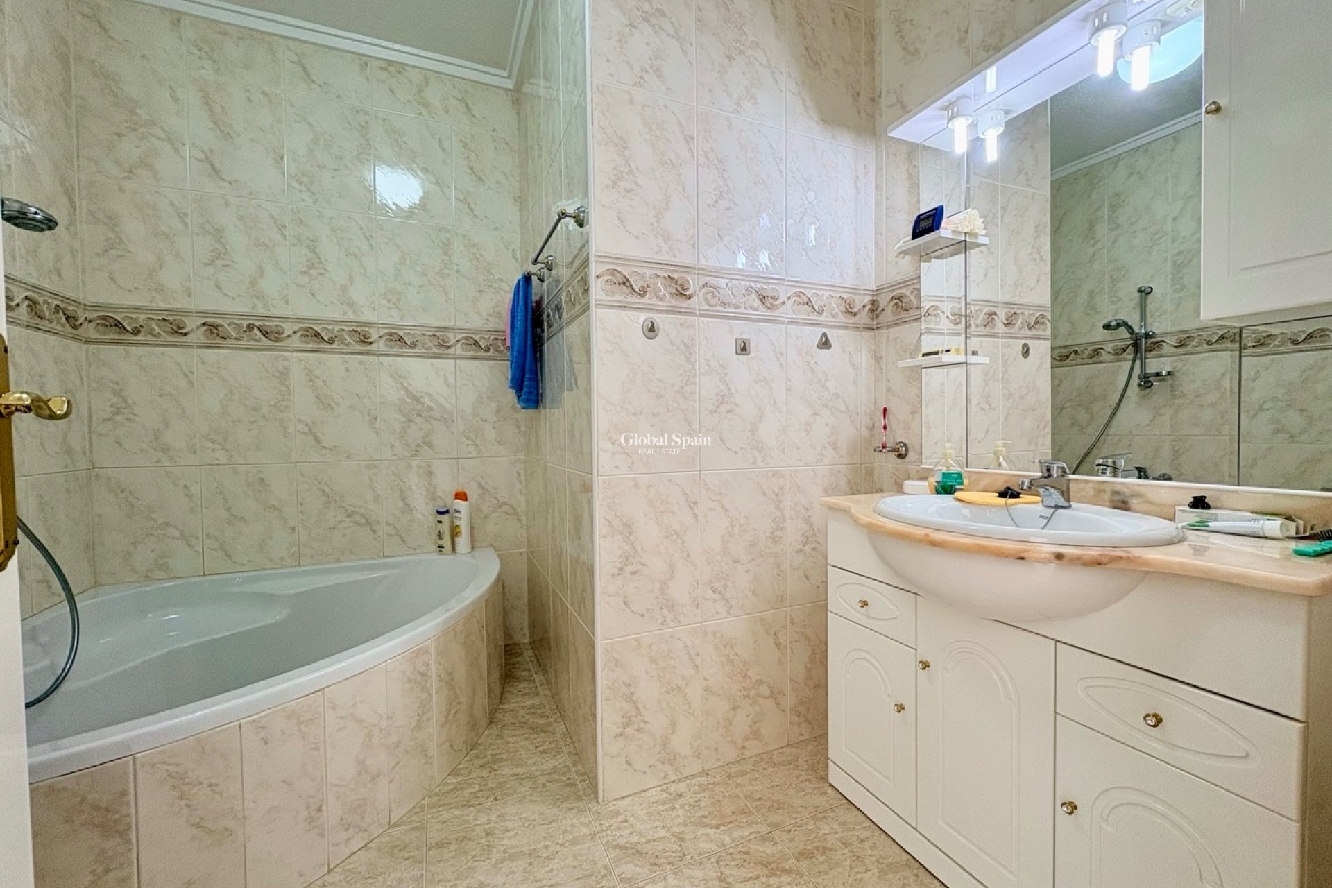 Venta - CASA -
ROJALES - Inland