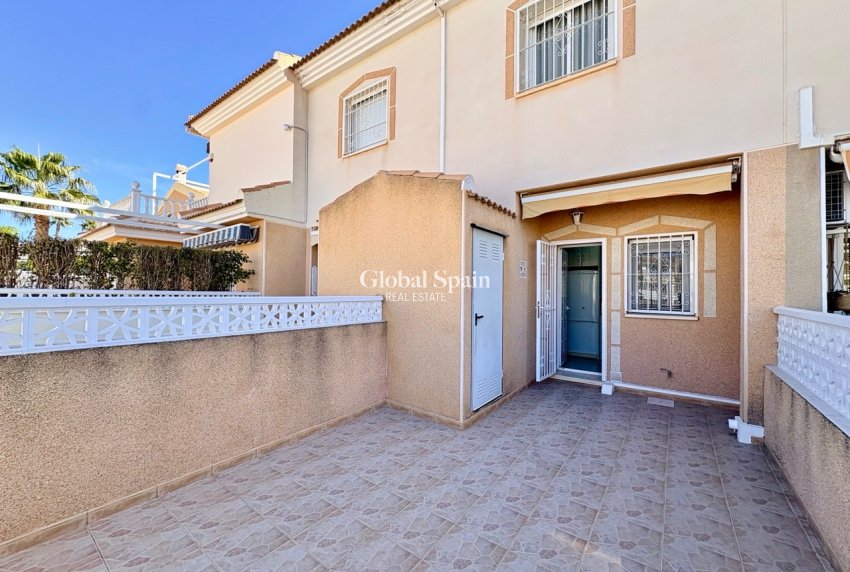 Venta - CASA -
ROJALES - Inland