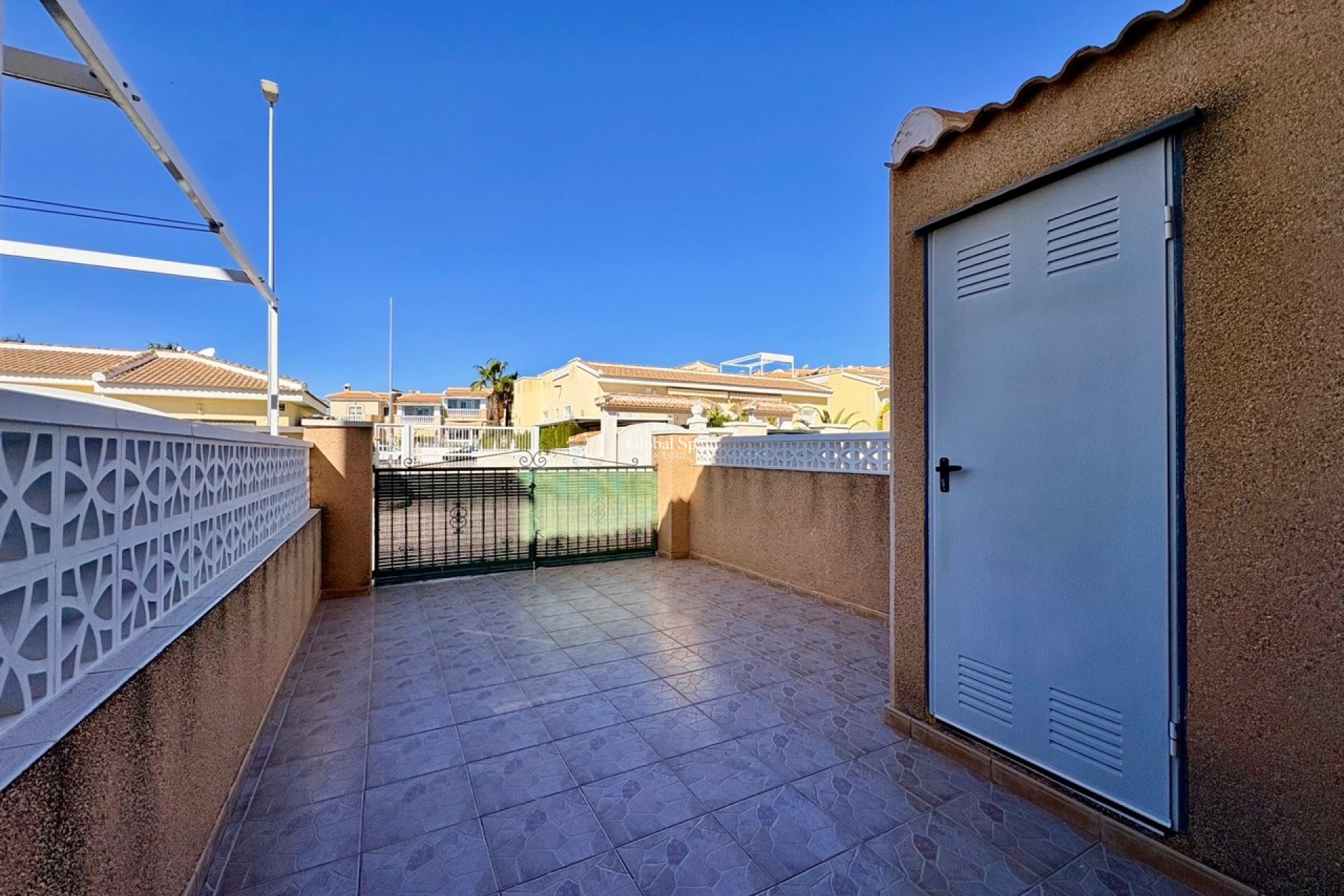 Venta - CASA -
ROJALES - Inland