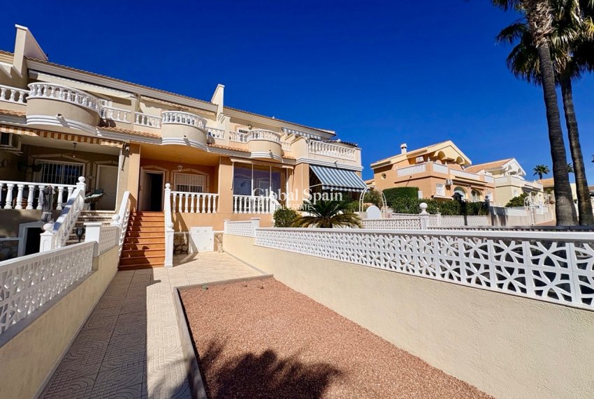 Venta - CASA -
ROJALES - Inland