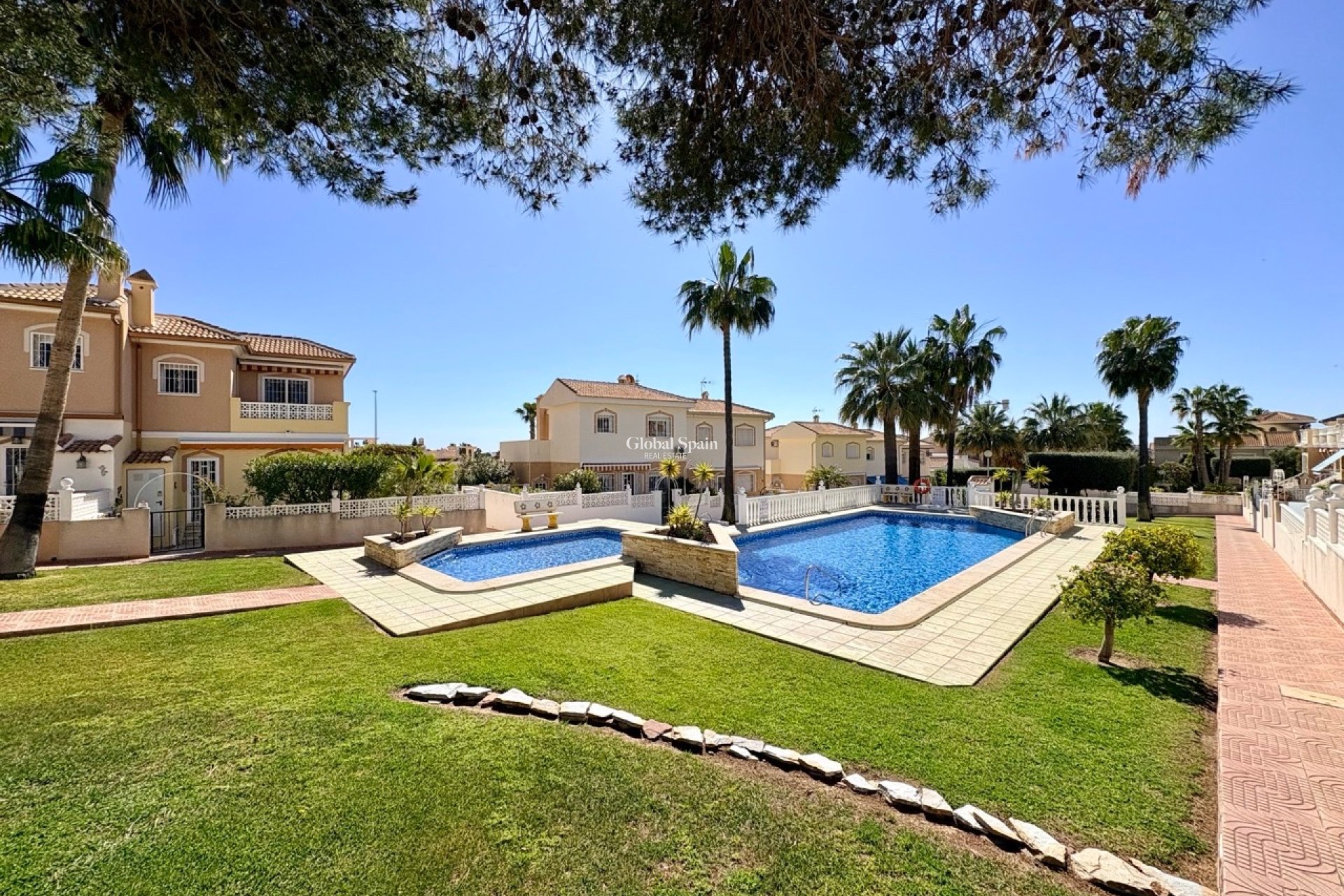 Venta - CASA -
ROJALES - Inland