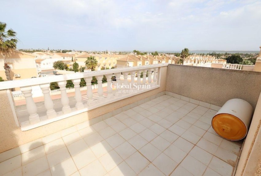 Venta - CASA -
ROJALES - Inland