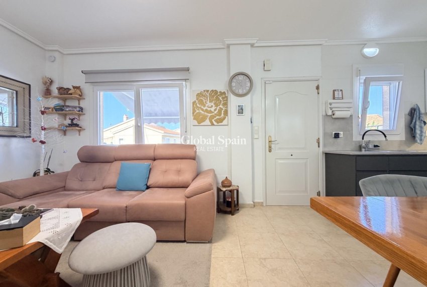 Venta - CASA -
ROJALES - Inland