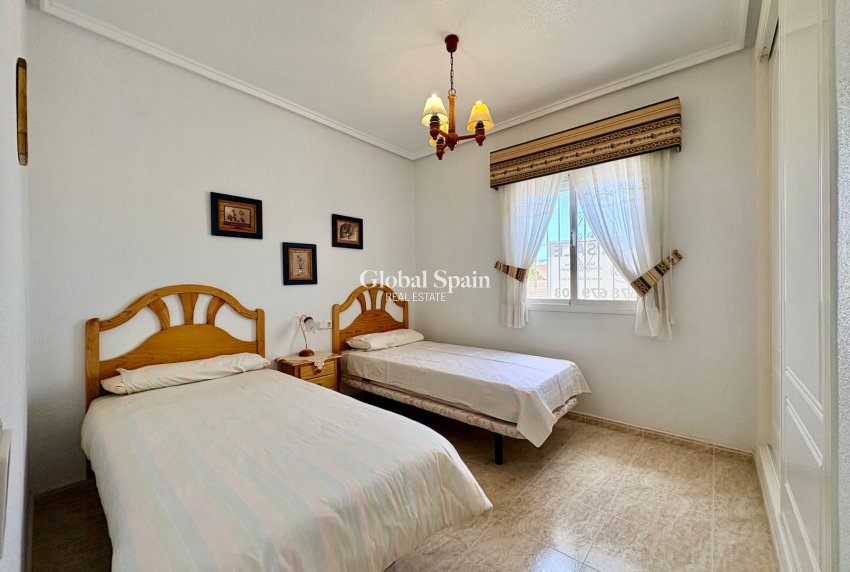 Venta - CASA -
ROJALES - Inland