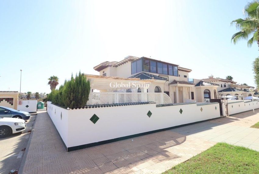 Venta - CASA -
ROJALES - Inland