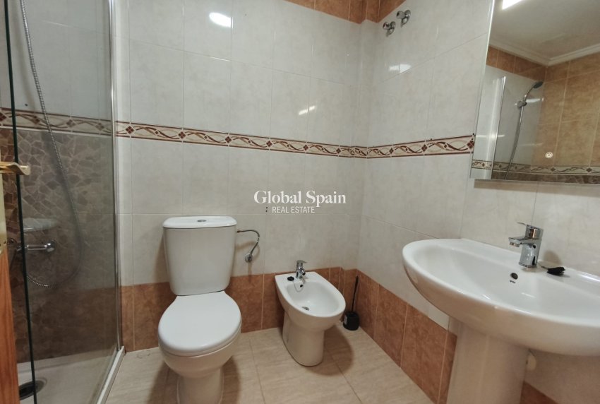 Venta - CASA -
ROJALES - Inland