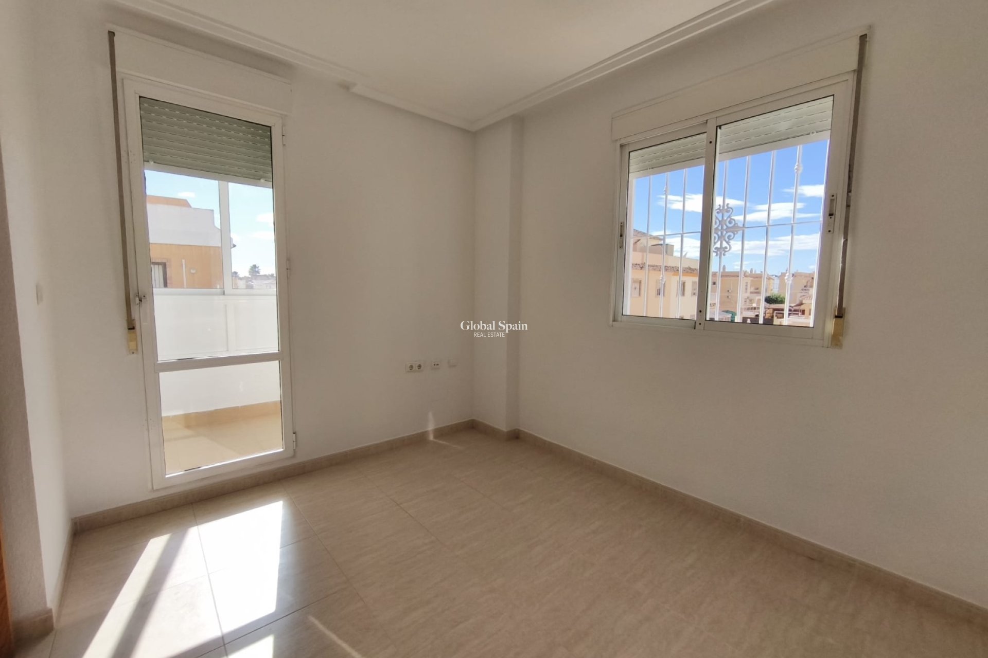 Venta - CASA -
ROJALES - Inland