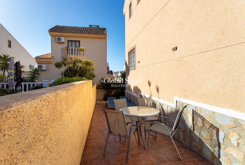 Venta - CASA -
ROJALES - Pueblo