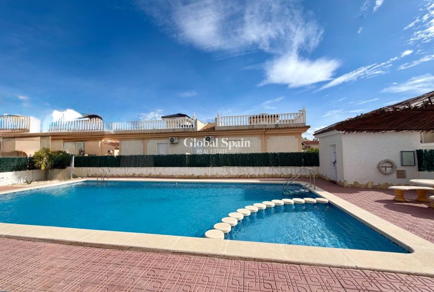 Venta - CASA -
ROJALES - Pueblo