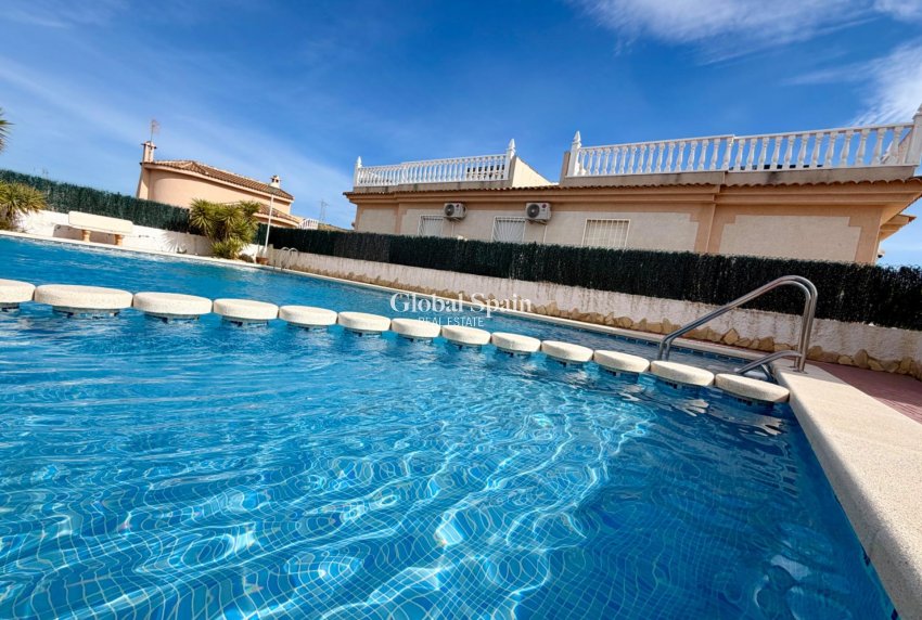 Venta - CASA -
ROJALES - Pueblo