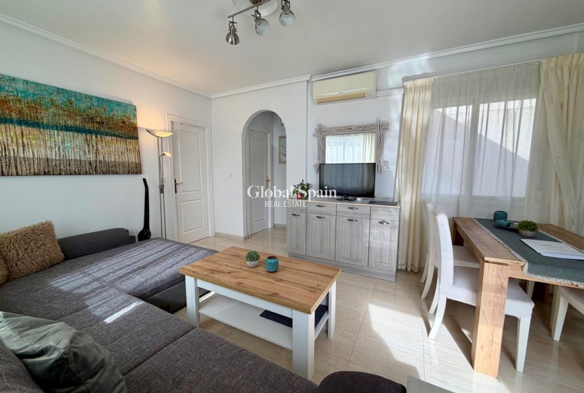 Venta - CASA -
ROJALES - Pueblo