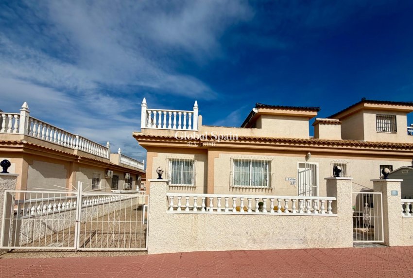 Venta - CASA -
ROJALES - Pueblo