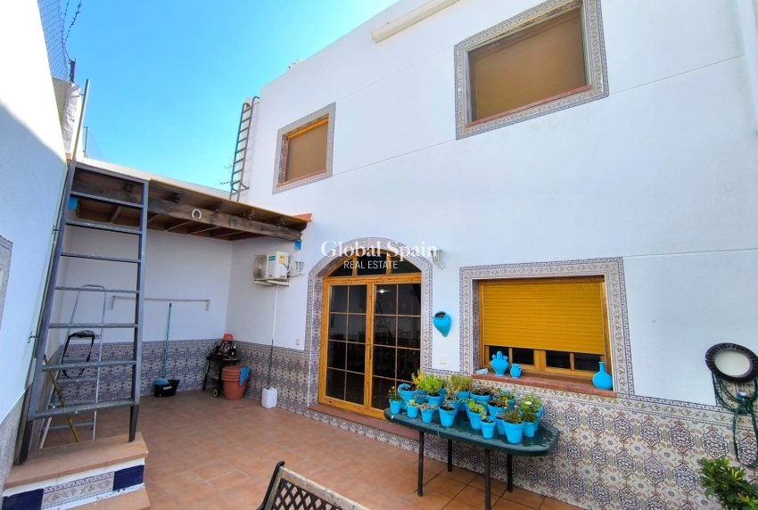 Venta - CASA -
SAX - Inland