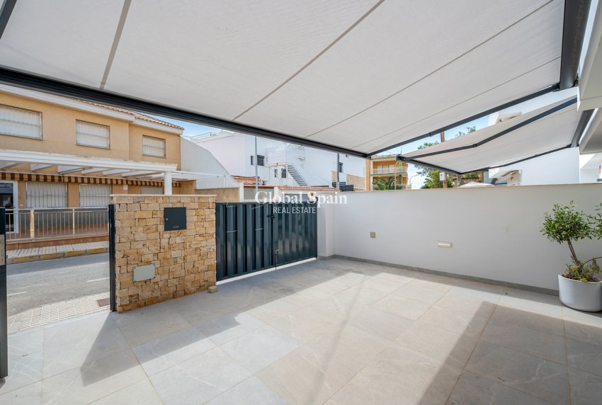 Venta - CASA -
TORRE DE LA HORADADA - Costa Blanca