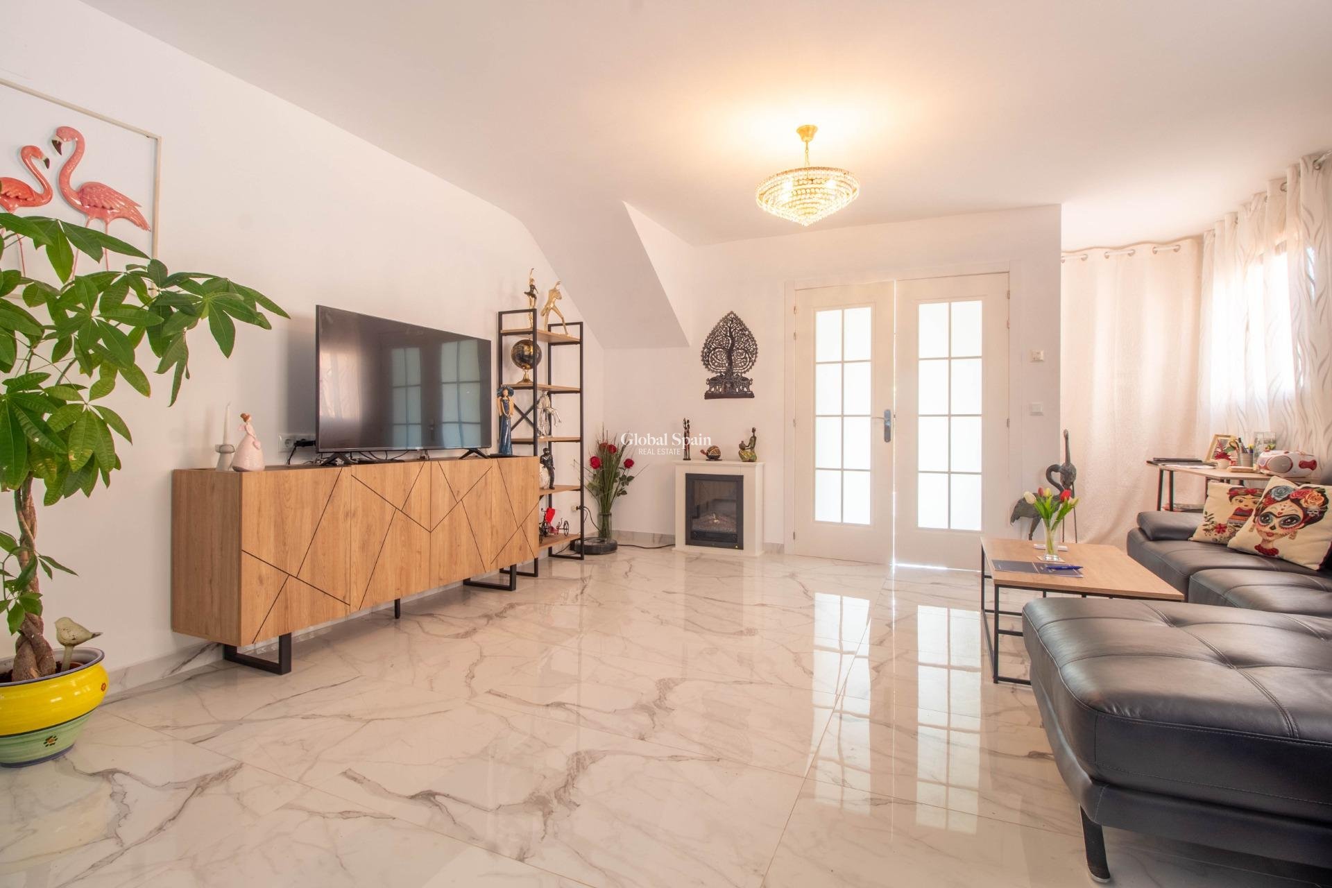 Venta - Casa -
TORREVIEJA - Acequion