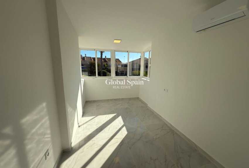 Venta - CASA -
TORREVIEJA - Aguas Nuevas