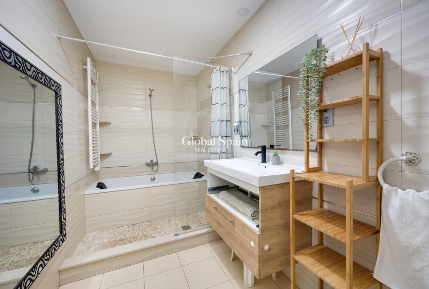 Venta - CASA -
TORREVIEJA - Center