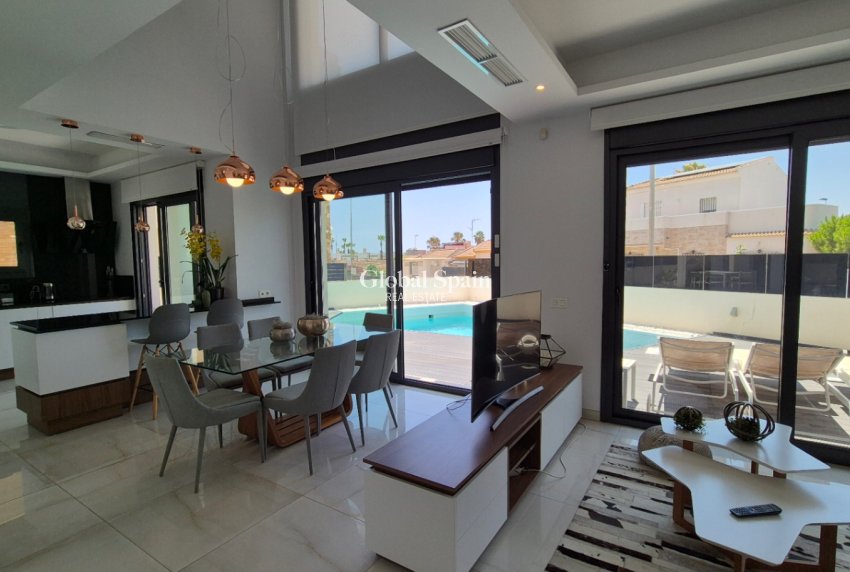 Venta - CASA -
TORREVIEJA - Costa Blanca Sur
