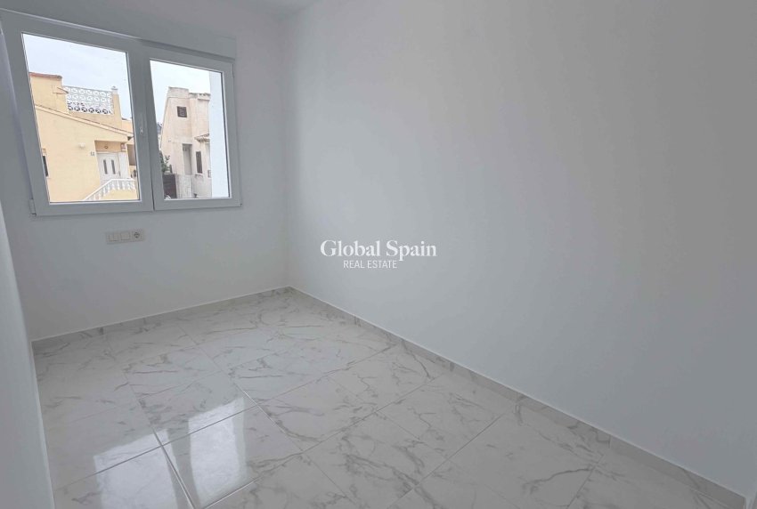 Venta - CASA -
TORREVIEJA - Costa Blanca