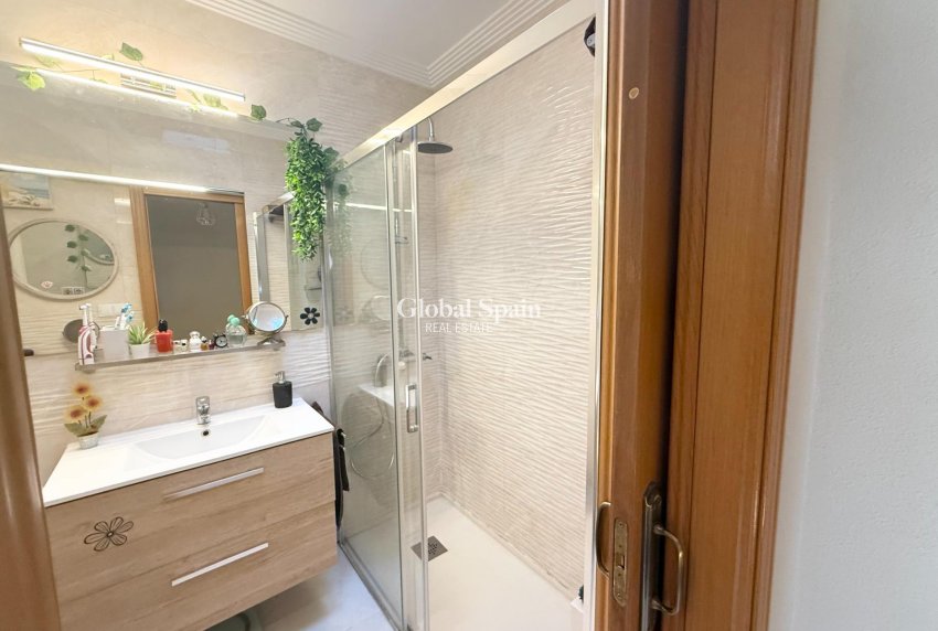 Venta - CASA -
TORREVIEJA - El limonar