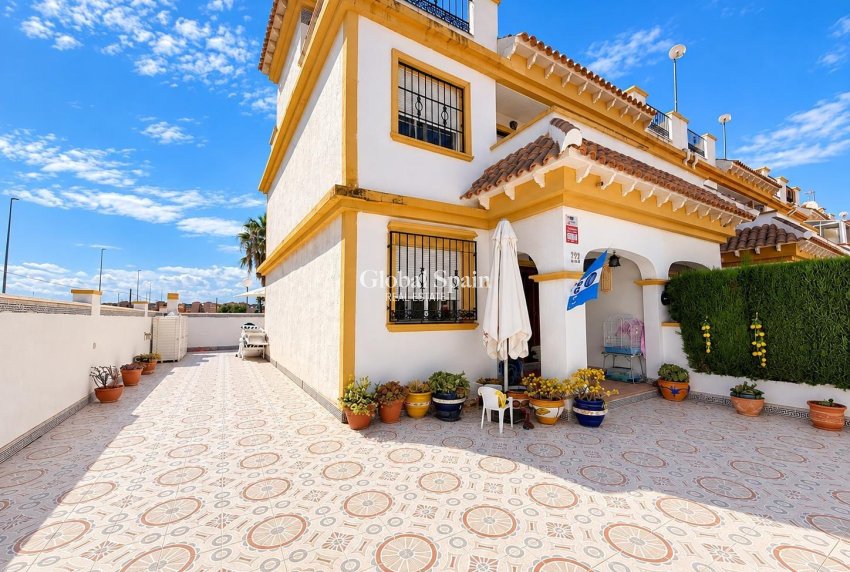 Venta - CASA -
TORREVIEJA - El limonar