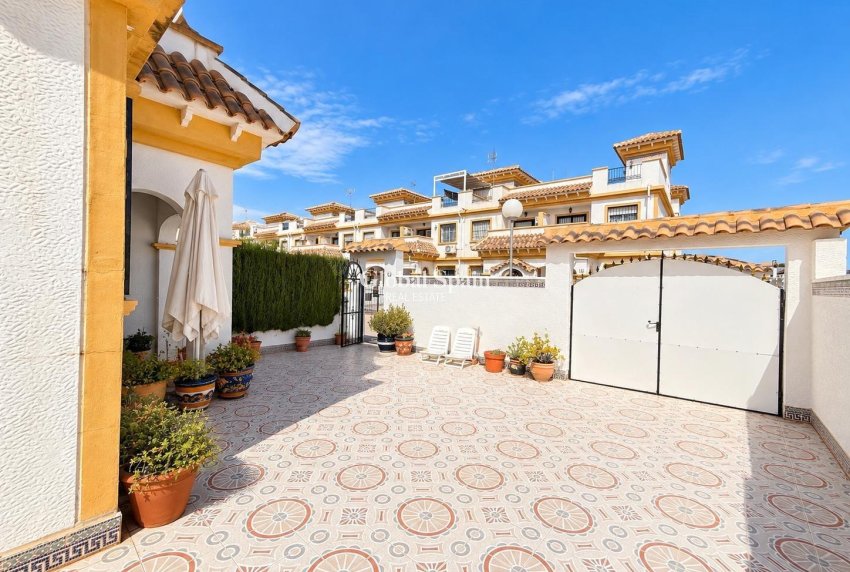 Venta - CASA -
TORREVIEJA - El limonar