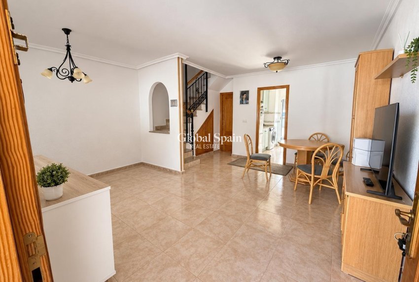 Venta - CASA -
TORREVIEJA - El limonar