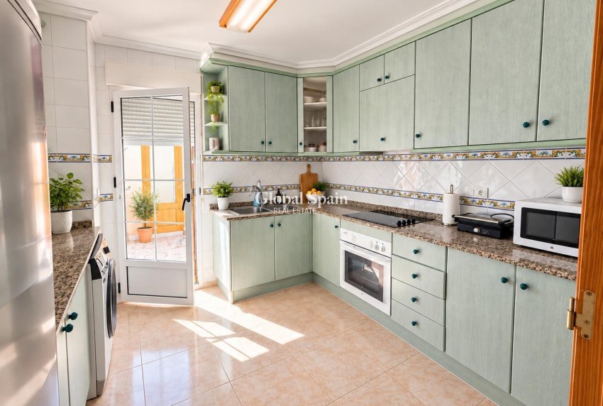 Venta - CASA -
TORREVIEJA - El limonar