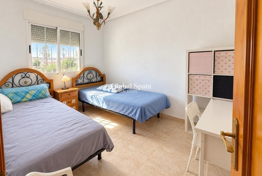 Venta - CASA -
TORREVIEJA - El limonar