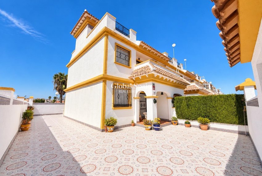 Venta - CASA -
TORREVIEJA - El limonar