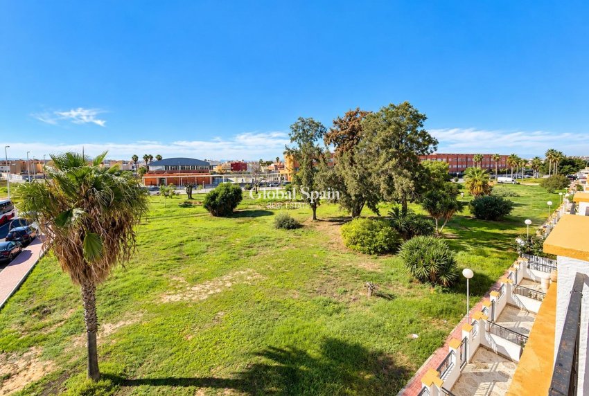 Venta - CASA -
TORREVIEJA - El limonar