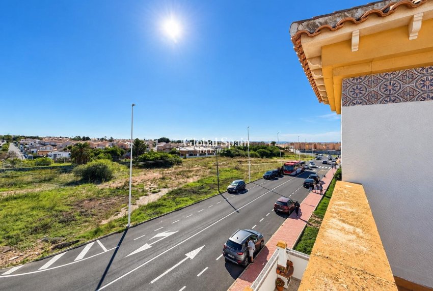 Venta - CASA -
TORREVIEJA - El limonar