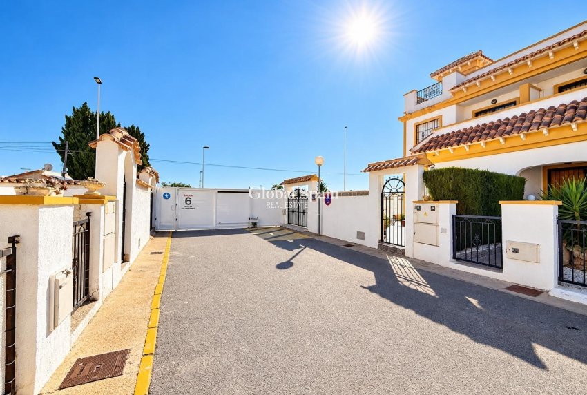 Venta - CASA -
TORREVIEJA - El limonar