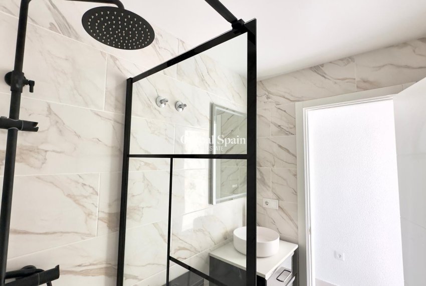 Venta - CASA -
TORREVIEJA - La Mata