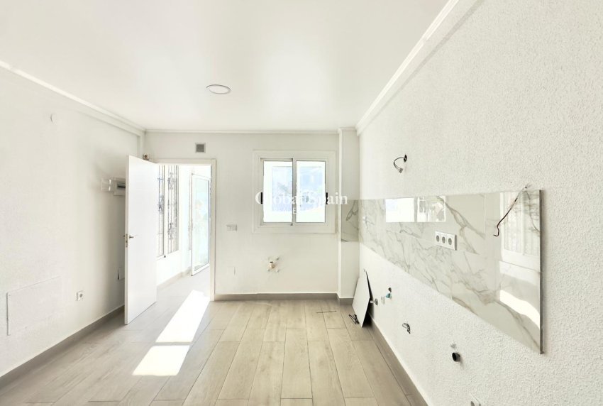 Venta - CASA -
TORREVIEJA - La Mata