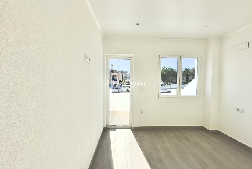 Venta - CASA -
TORREVIEJA - La Mata