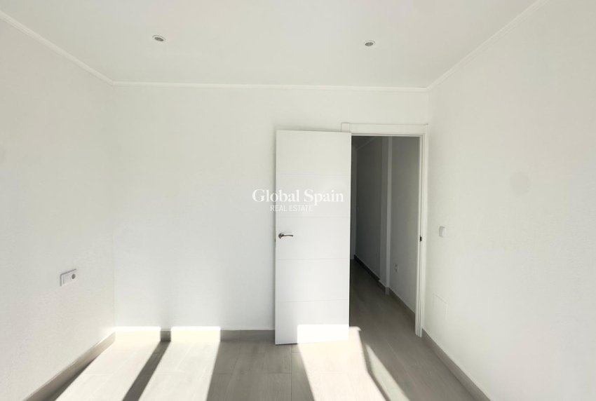 Venta - CASA -
TORREVIEJA - La Mata