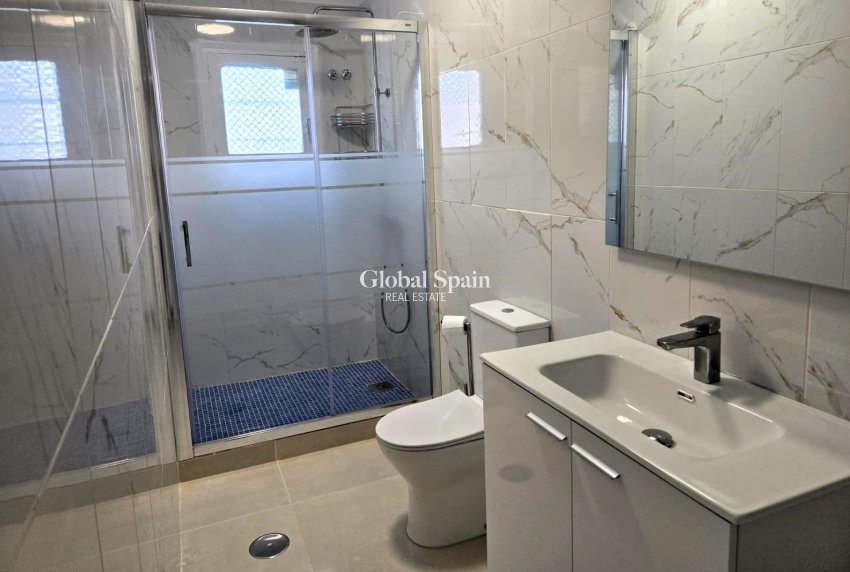 Venta - CASA -
TORREVIEJA - La Mata