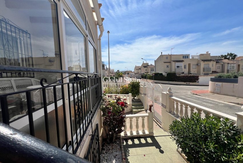 Venta - CASA -
TORREVIEJA - La Mata