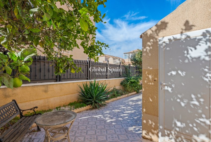 Venta - Casa -
TORREVIEJA - La Siesta